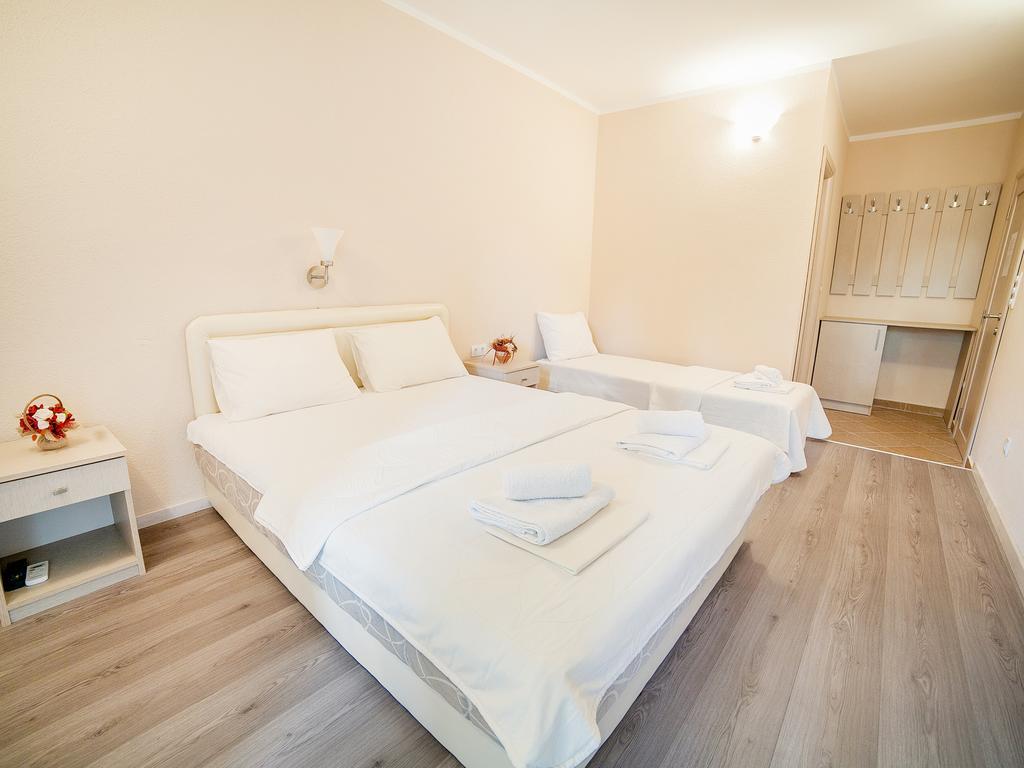 Pansion Nobel Otel Petrovac Oda fotoğraf
