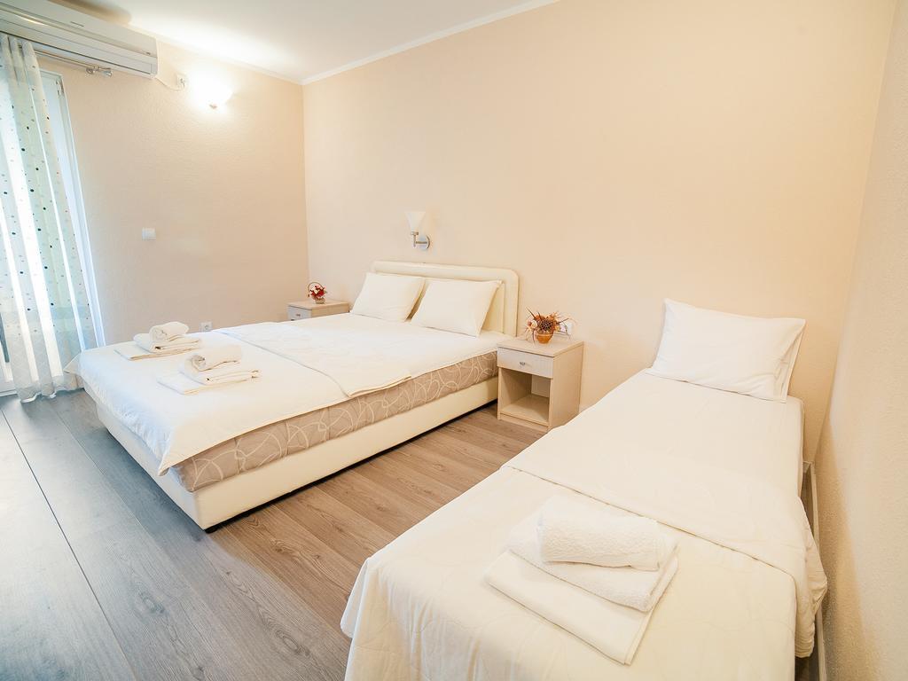 Pansion Nobel Otel Petrovac Oda fotoğraf